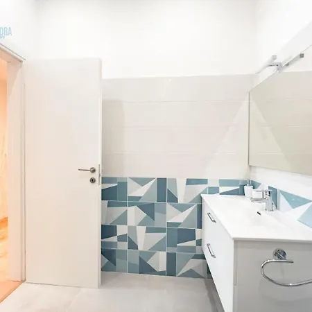 Lazzaretto Vecchio 22 Tirabora Short Rent Triest