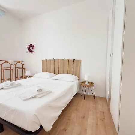 Lazzaretto Vecchio 22 Tirabora Short Rent Terst