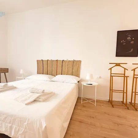 Lazzaretto Vecchio 22 Tirabora Short Rent